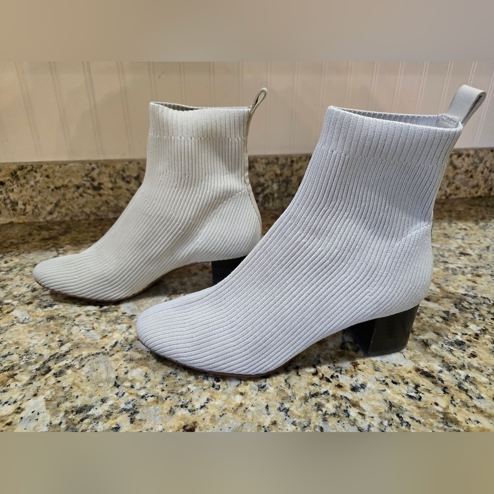 Everlane The Glove Boot 9.5 Womens Ribbed Knit Ankle Bootie Block Heel Ivory